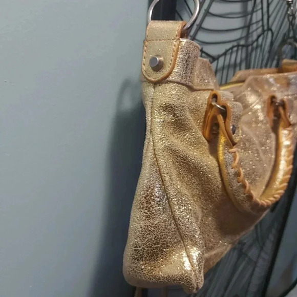 Shoulder  Bag/Satchel Sparkling Gold Crackled Leather Bag with Tassels - Picture 3 of 10